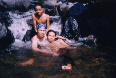 ''Menikmati'' segarnya air pegunungan