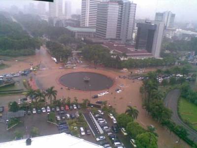 degradasi lingkungan Banjir di Jakarta dampak degradasi lingkungan