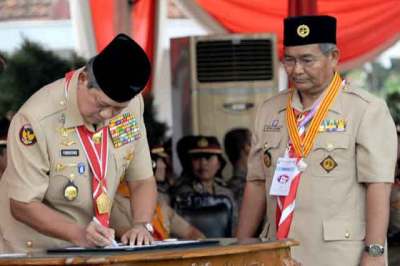 Presiden RI Susilo Bambang Yudhoyono mengenakan seragam pramuka