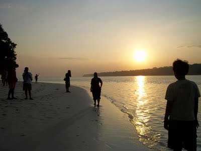 Senja di pulau Peucang