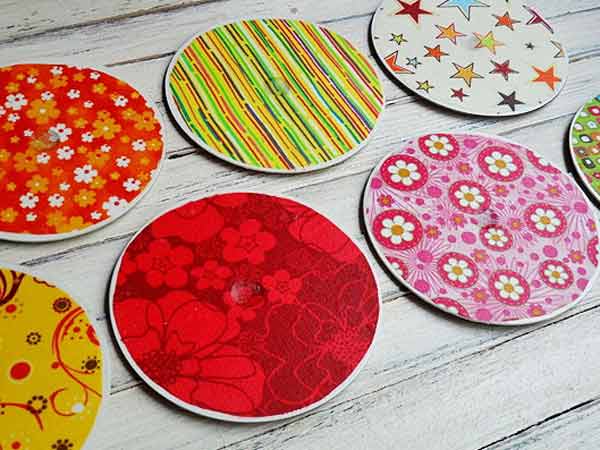 Tatakan gelas dari CD bekas